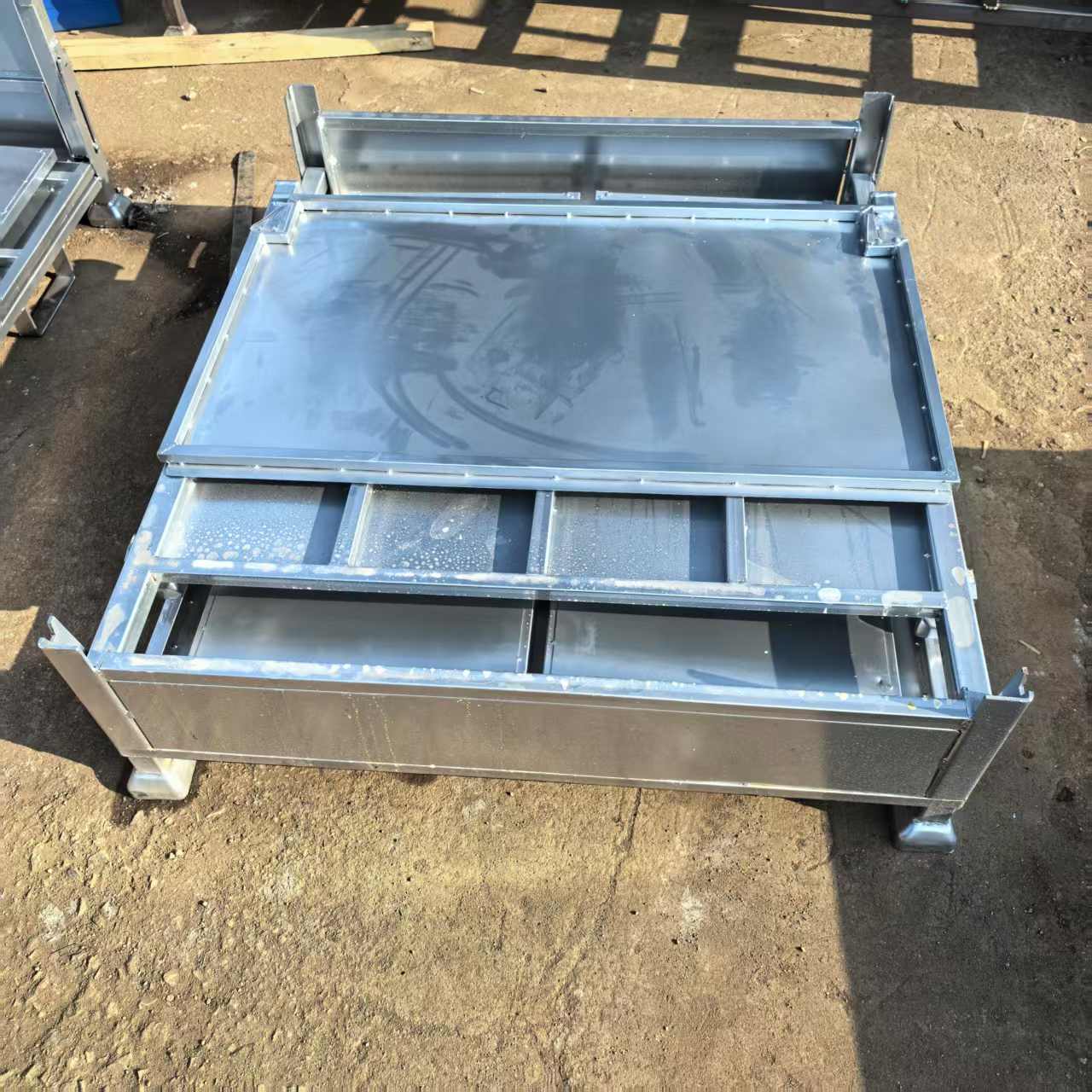 Folding iron box equipment