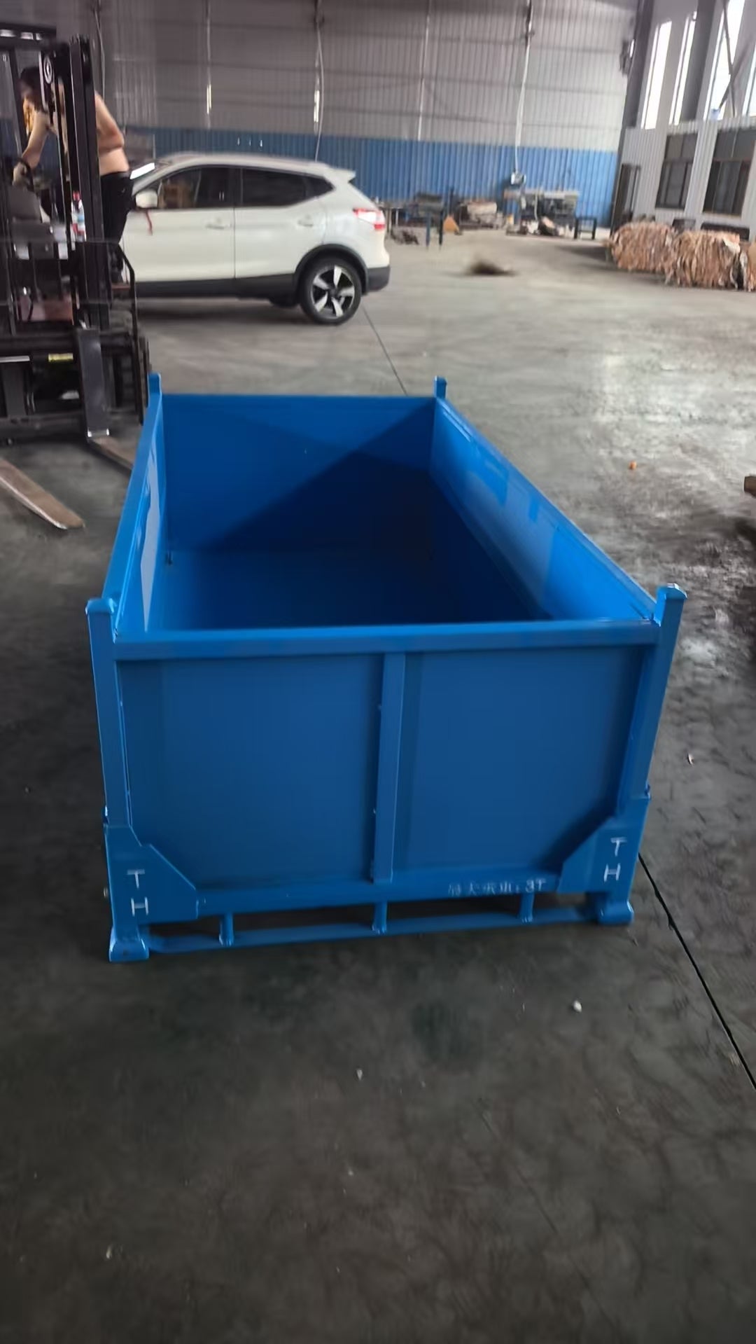 Metal logistics box