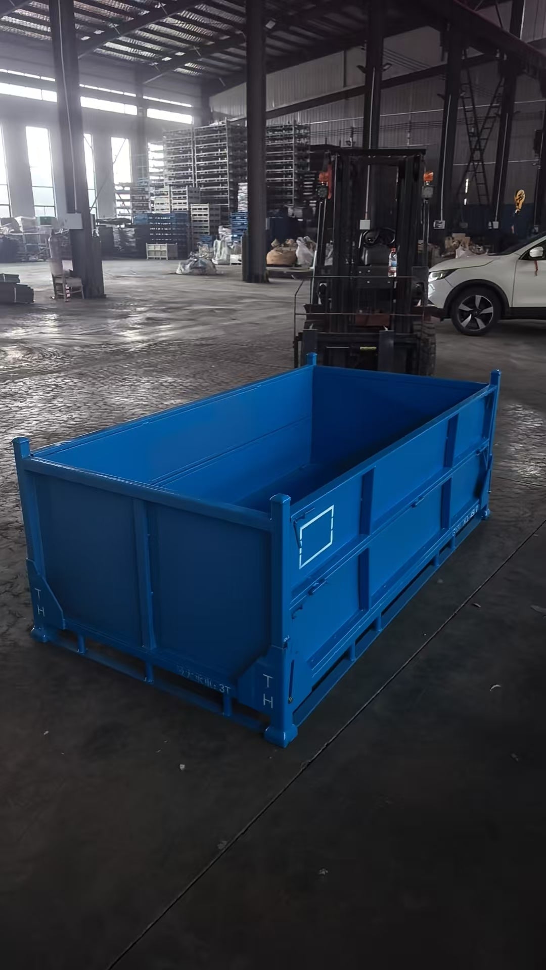 Metal logistics box